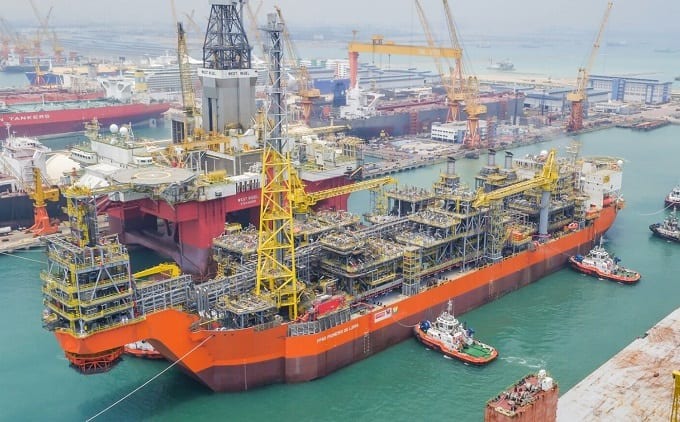 O primeiro FPSO de Libra já está na área da Bacia de Santos para produção