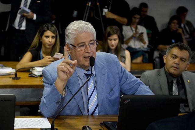 O senador Roberto Requião (PMDB-PR) criticou duramente o projeto - Foto: Jefferson Rudy/Agência Senado