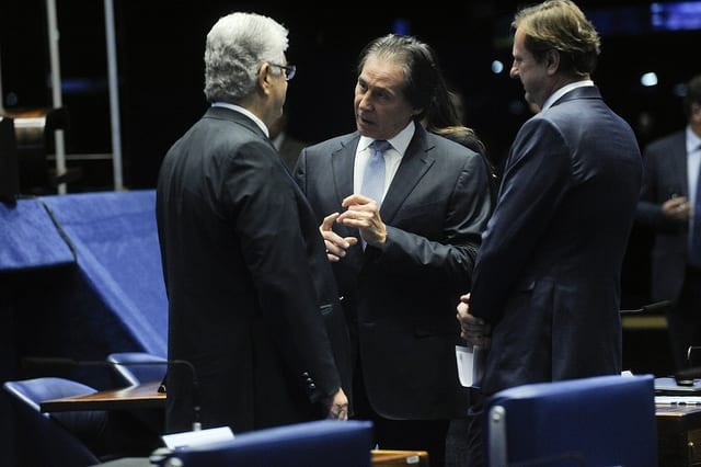 Plenário do Senado Federal durante sessão deliberativa extraordinária. Os Roberto Requião (PMDB-PR),   Eunício Oliveira (PMDB-CE) e  Acir Gurgacz (PDT-RO). Foto: Jane de Araújo/Agência Senado