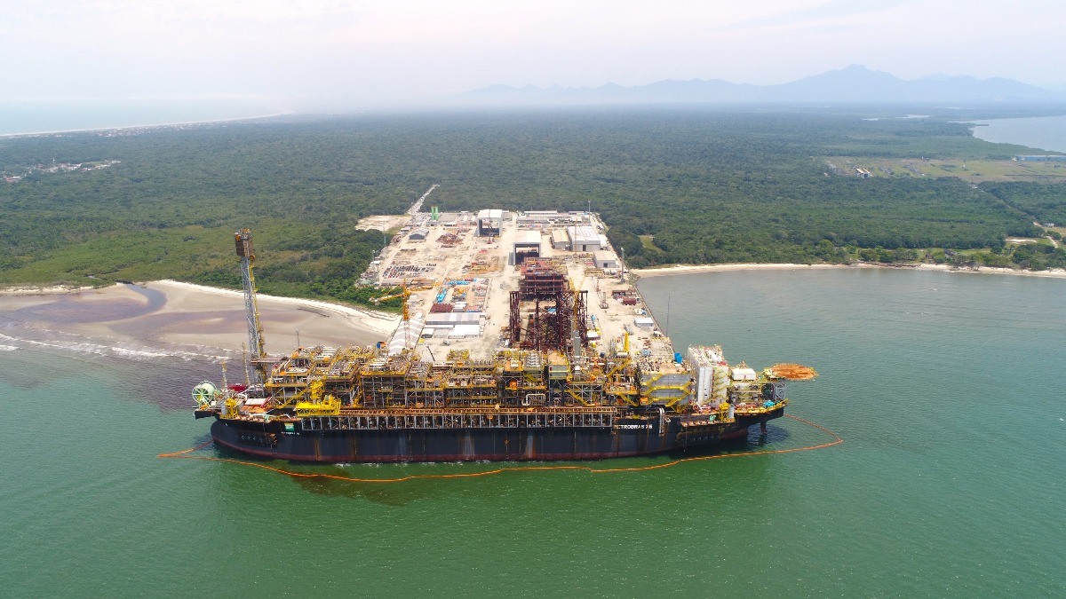 Plataforma P-76, da Petrobras, no Pontal do Paraná (Techint)