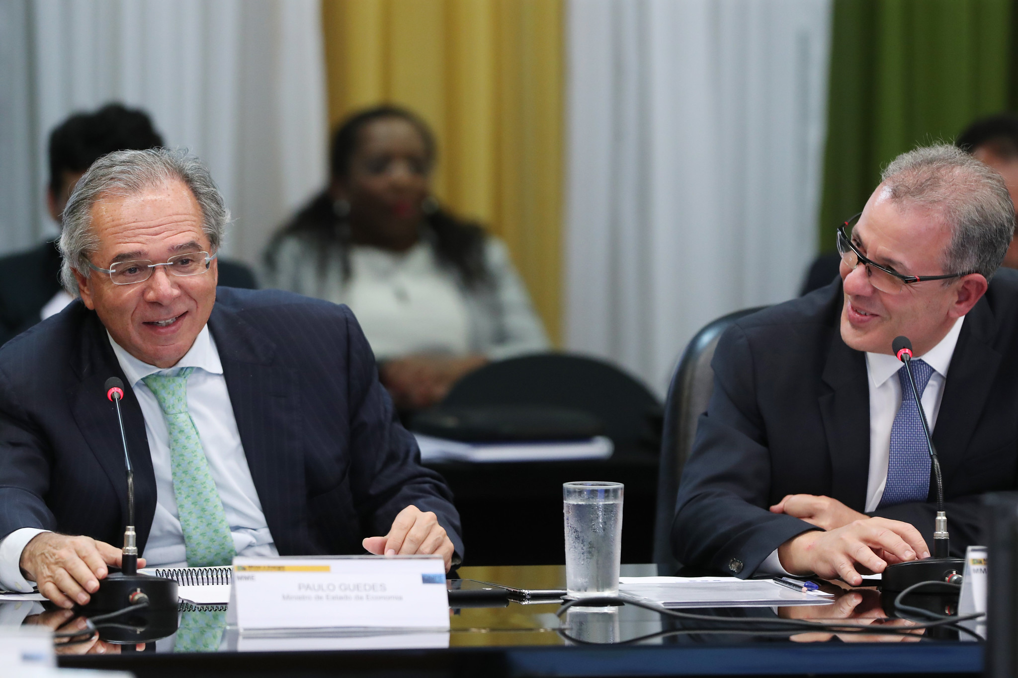 Ministros Paulo Guedes e Bento Albuquerque durante reunião do CNPE, em 24 de junho |(Foto: Bruno Spada/MME)