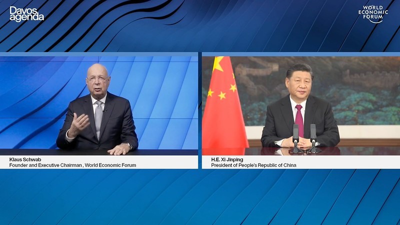 Xi Jinping, Presidente da República Popular da China, e Klaus Schwab, fundador e presidente executivo do Fórum Econômico Mundial (Foto: Fórum Econômico Mundial)