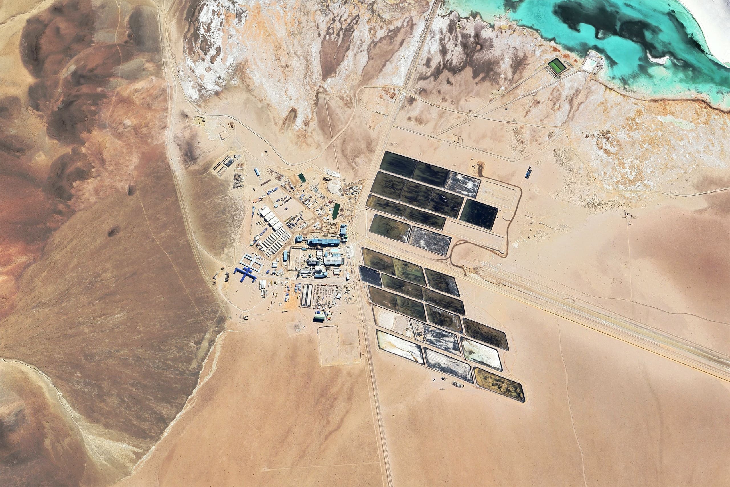 Projeto Fénix, no Salar del Hombre Muerto, província argentina de Catamarca. Os projetos da Arcadium Lithium na Argentina estão entre os poucos que produzem e exportam lítio e derivados (Foto: Airbus via Google Earth)